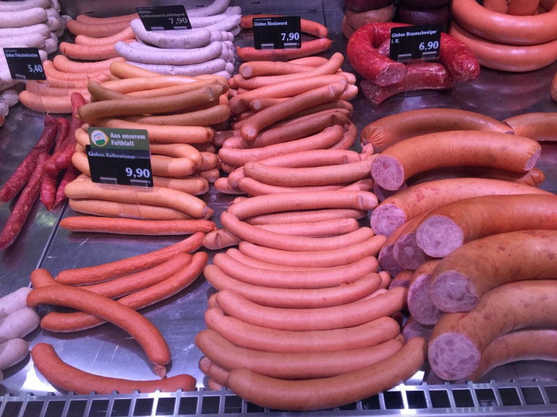 charcuterie-BRENON-min_sausages_meat_butchery-1069321